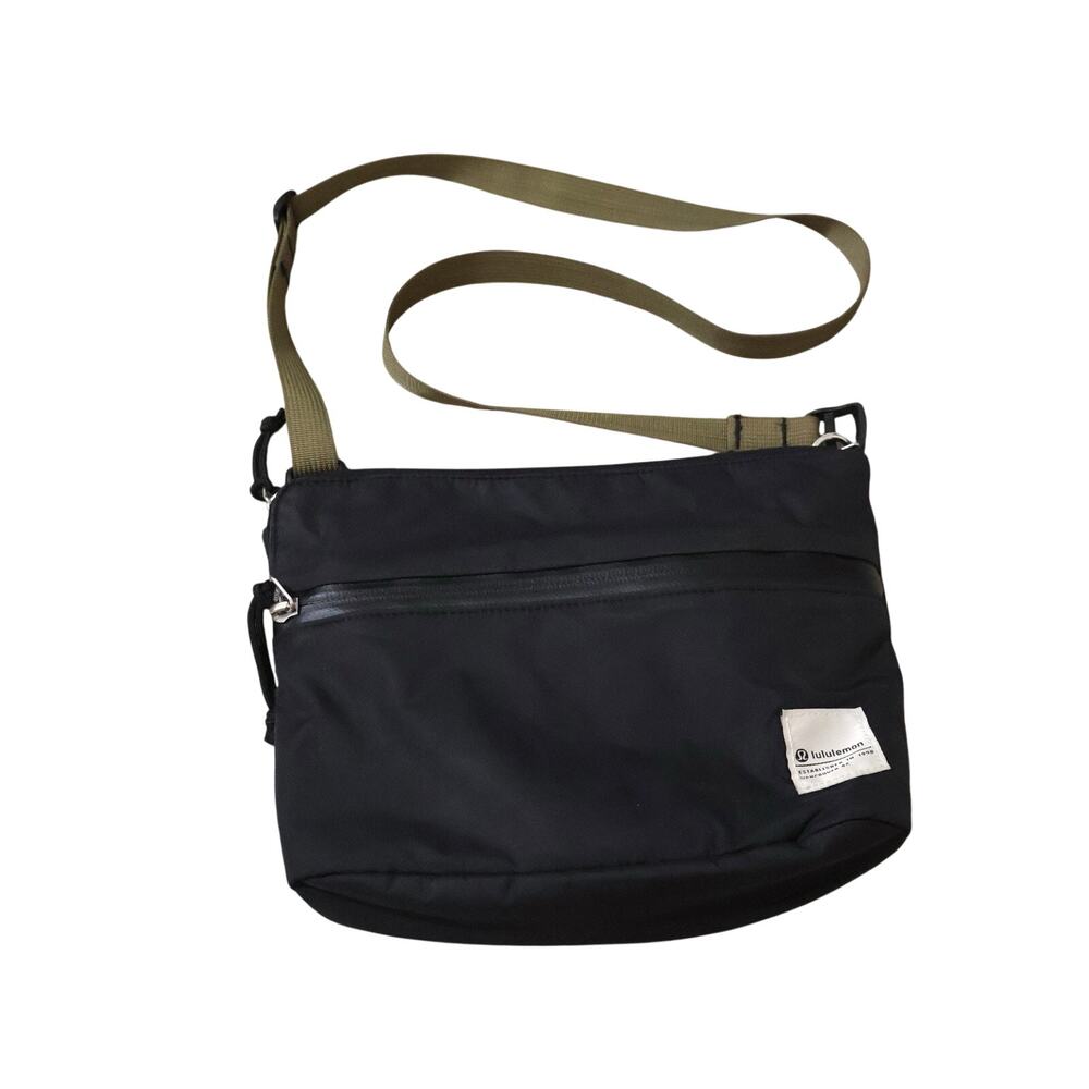 Lululemon Black Patch Logo Crossbody Bag Purse 2.5L Athleisure Travel
